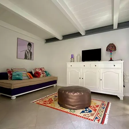 Apartment La Casetta In Fondo All'orto Viareggio