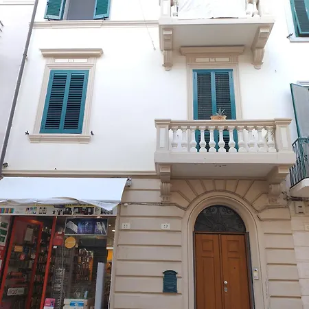 Apartment La Casetta In Fondo All'orto Viareggio
